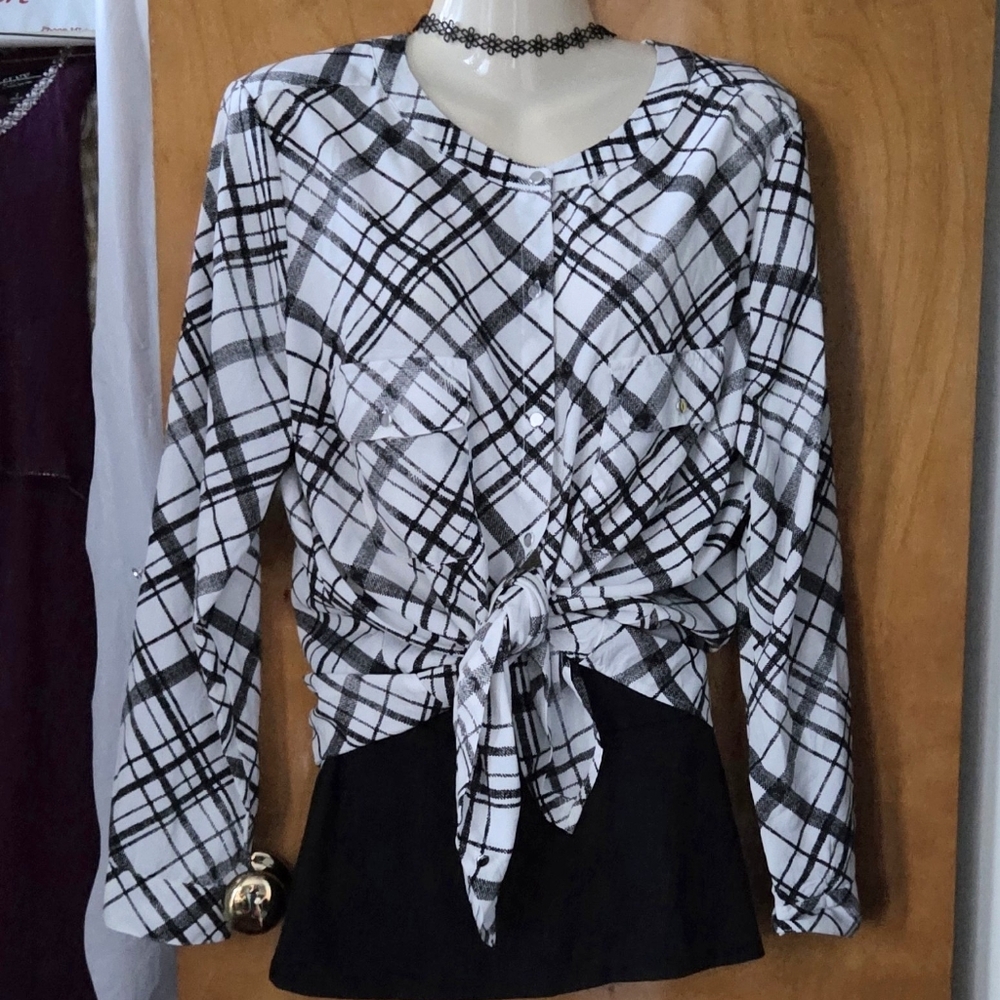 Como Black Women's Blouse - Black and White